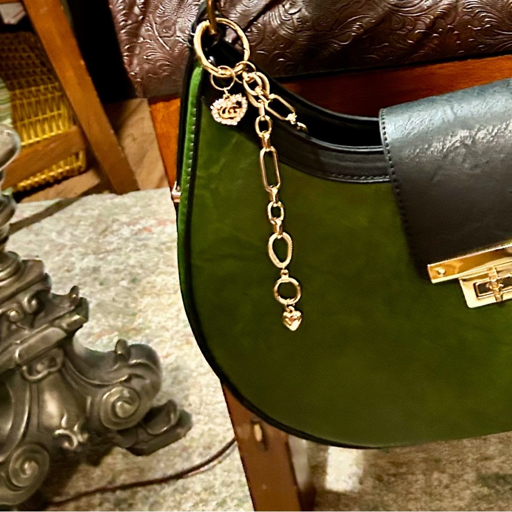 GUCCI CHARM🔥 NWT Bag, paired w/GreenBlackGold Details Charm Chain! 3pc - Picture 4 of 11
